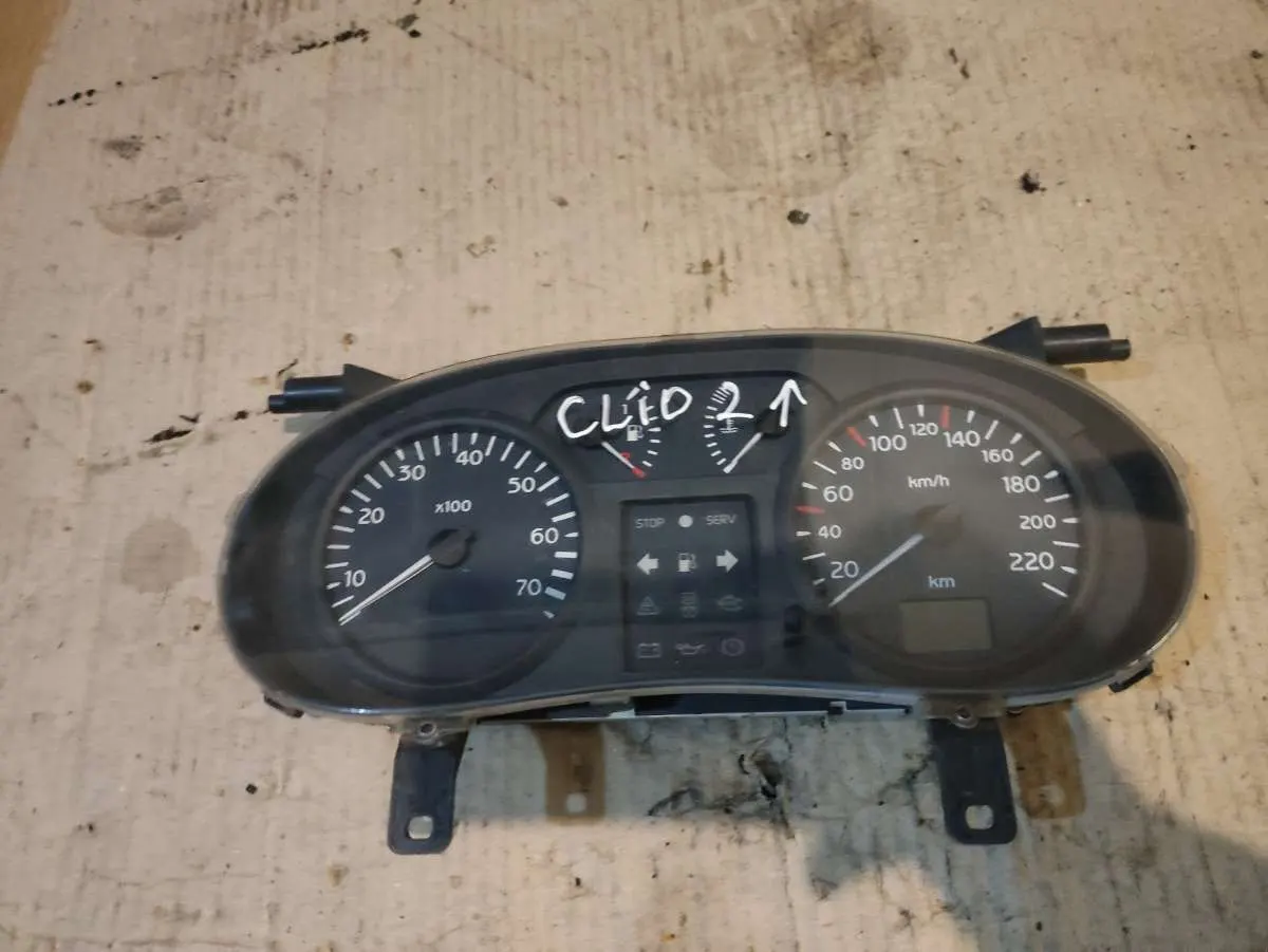 Щиток приборов (приборная панель) Renault Clio 2 поколение p8200059763