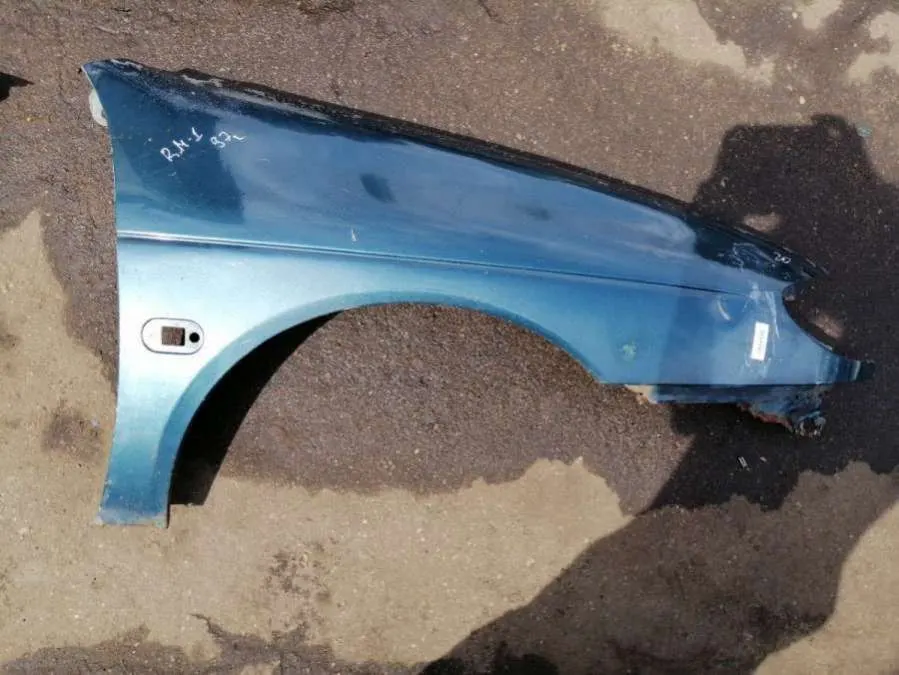 Крыло переднее правое Renault Megane 1 поколение