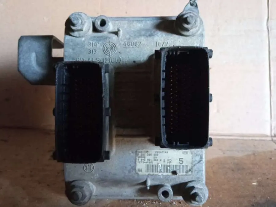 блок управления двигателем Fiat Punto 2 поколение 0261206980