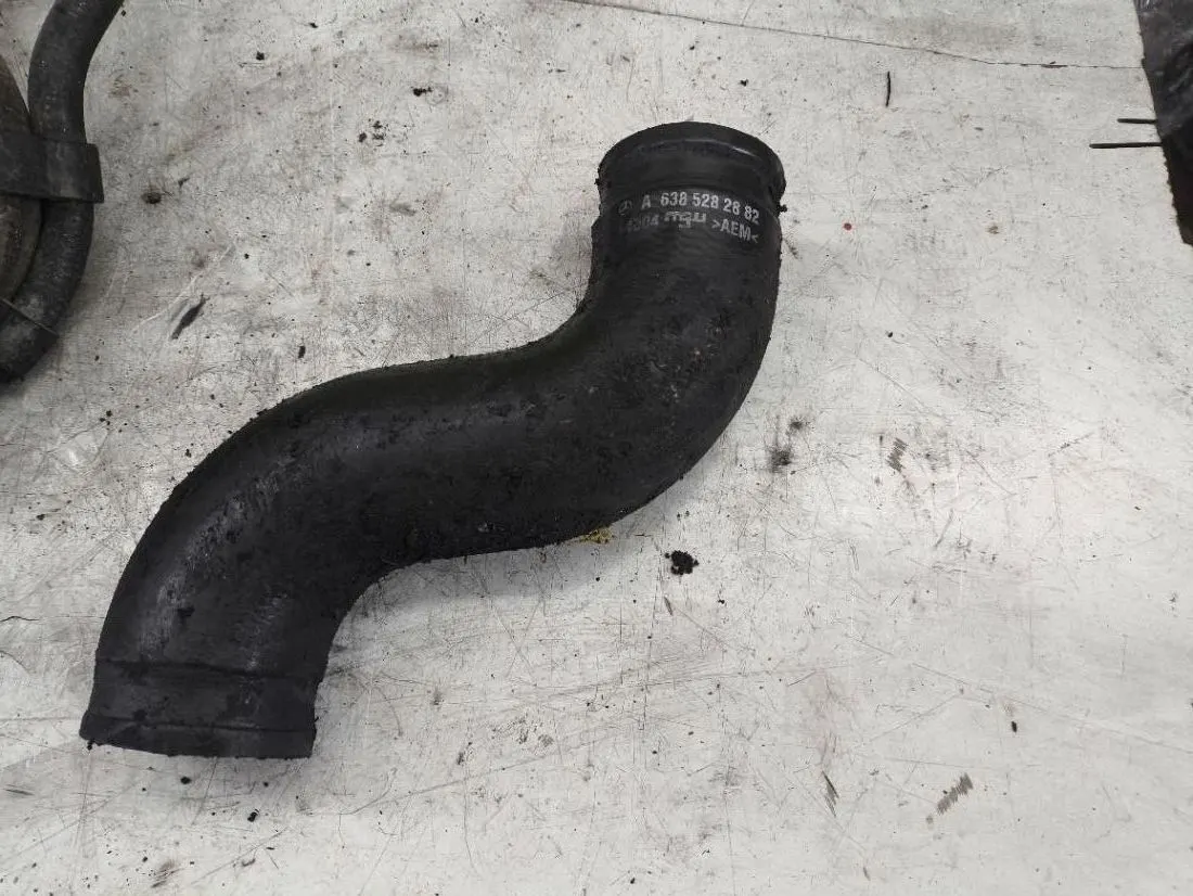 патрубок интеркулера Mercedes-Benz Vito W638 A6385282882