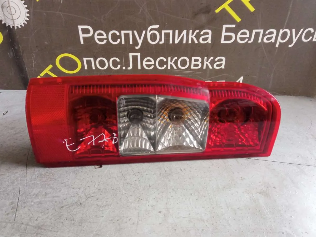 Фонарь задний левый Ford Transit
