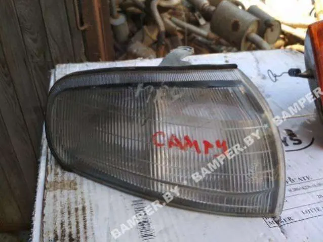 Поворотник правый Toyota Camry 3 поколение (XV10)
