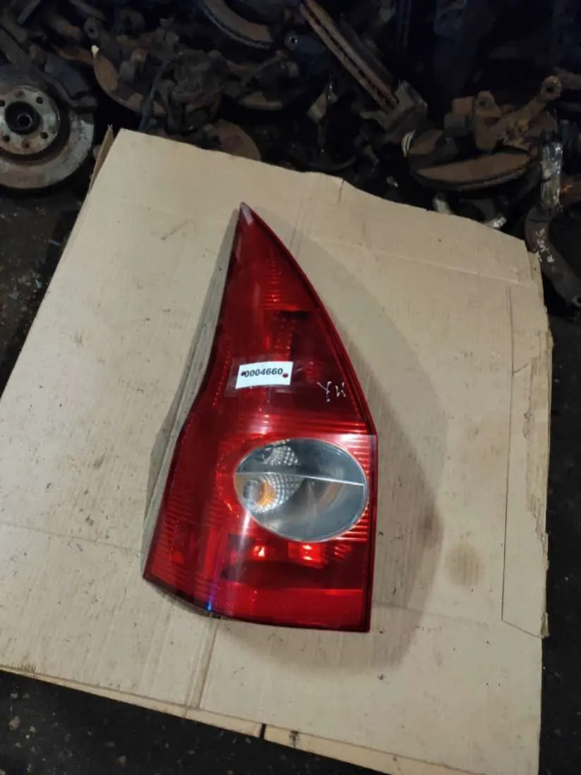Фонарь задний левый Renault Megane 2 поколение