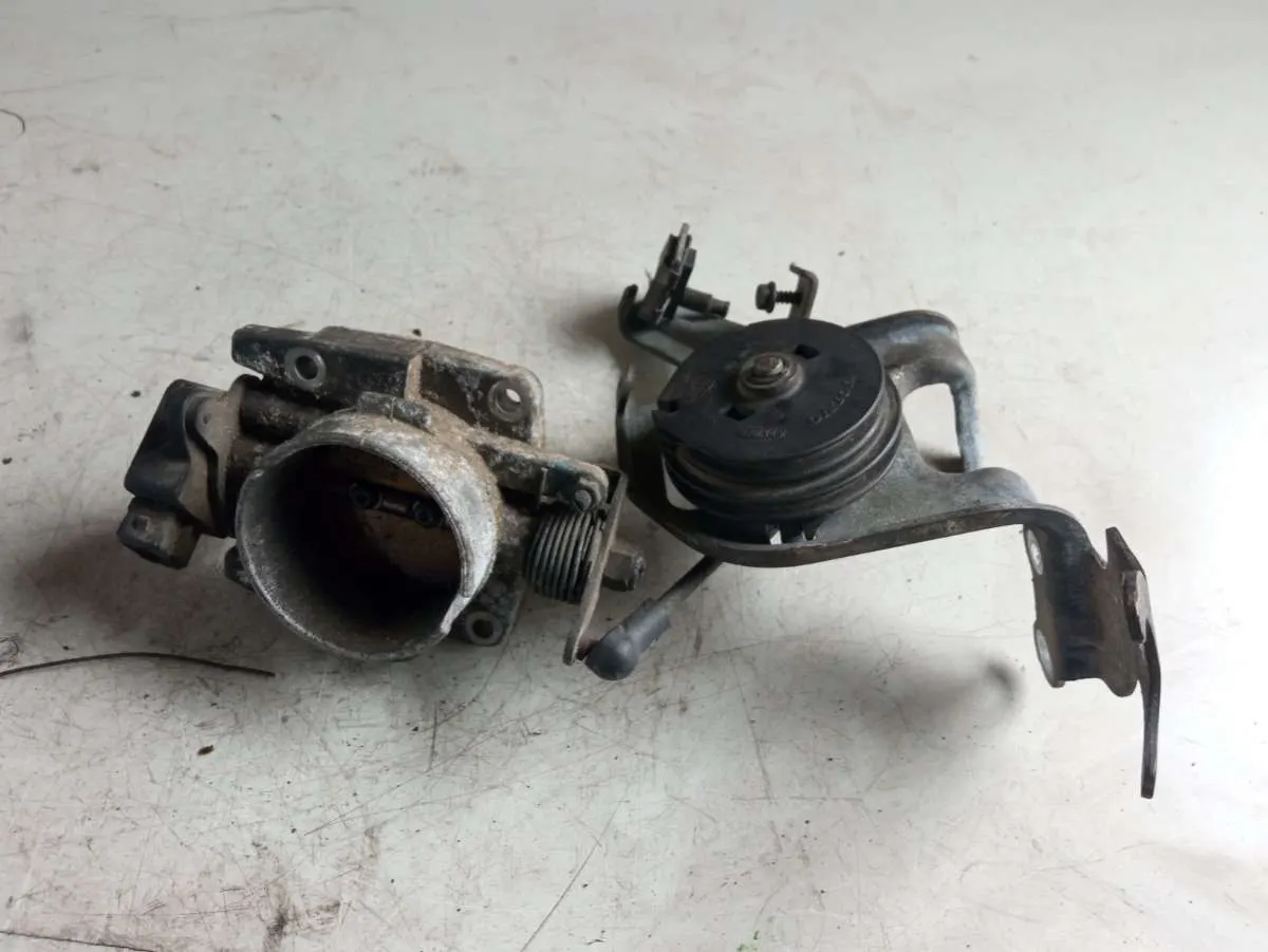 дроссельная заслонка Volvo S70 1 поколение 6842506