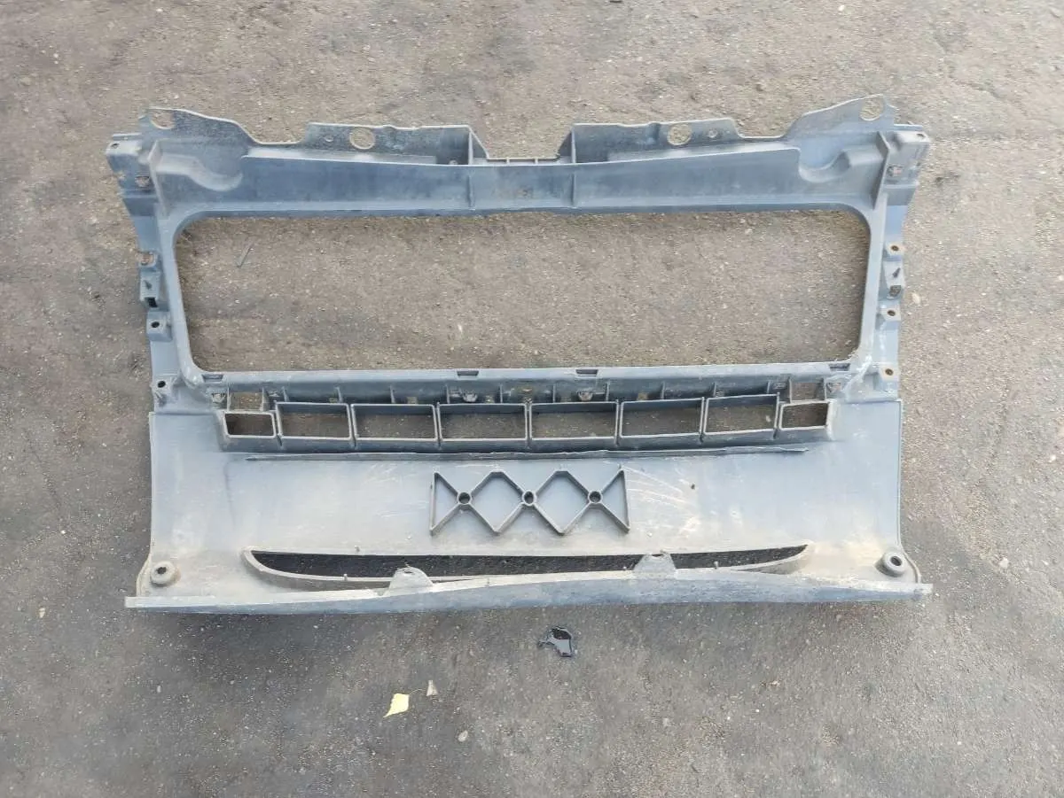 Заглушка (решетка) в бампер передний Peugeot Boxer Артикул IMP-260602-10023