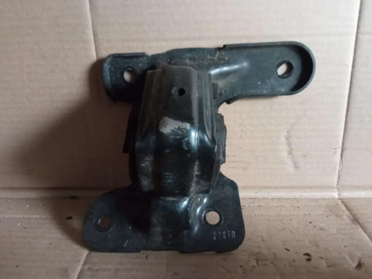 Подушка двигателя Jeep Liberty 2 поколение