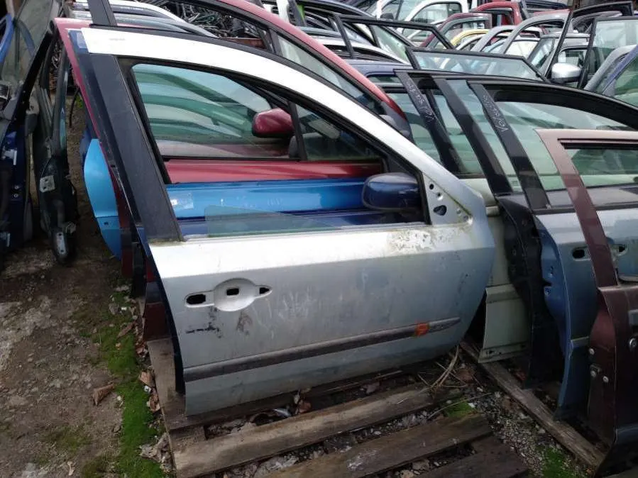Дверь передняя правая Renault Laguna 2 поколение