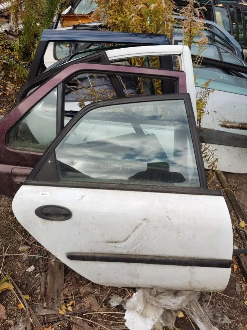 Дверь задняя правая Renault Laguna 1 поколение