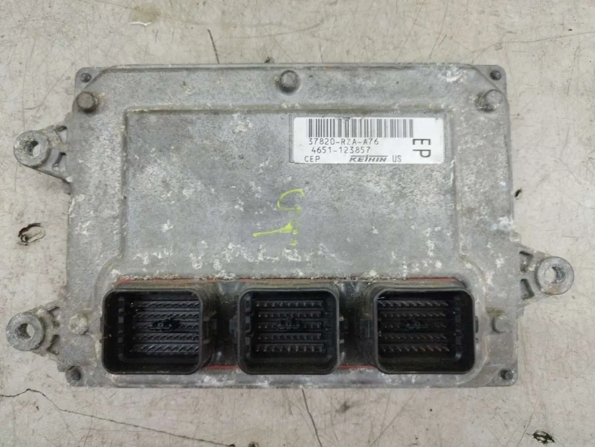 блок управления двигателем Honda CR-V 3 поколение 37820RZAA76