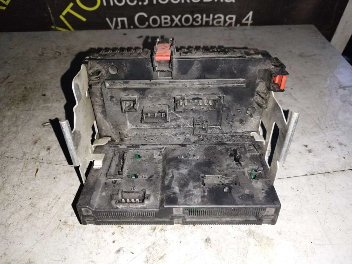 блок предохранителей Mercedes-Benz S-klas (w126)