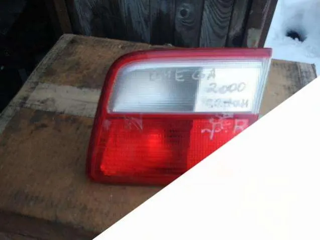 Фонарь крышки багажника правый Opel Omega B [рестайлинг]