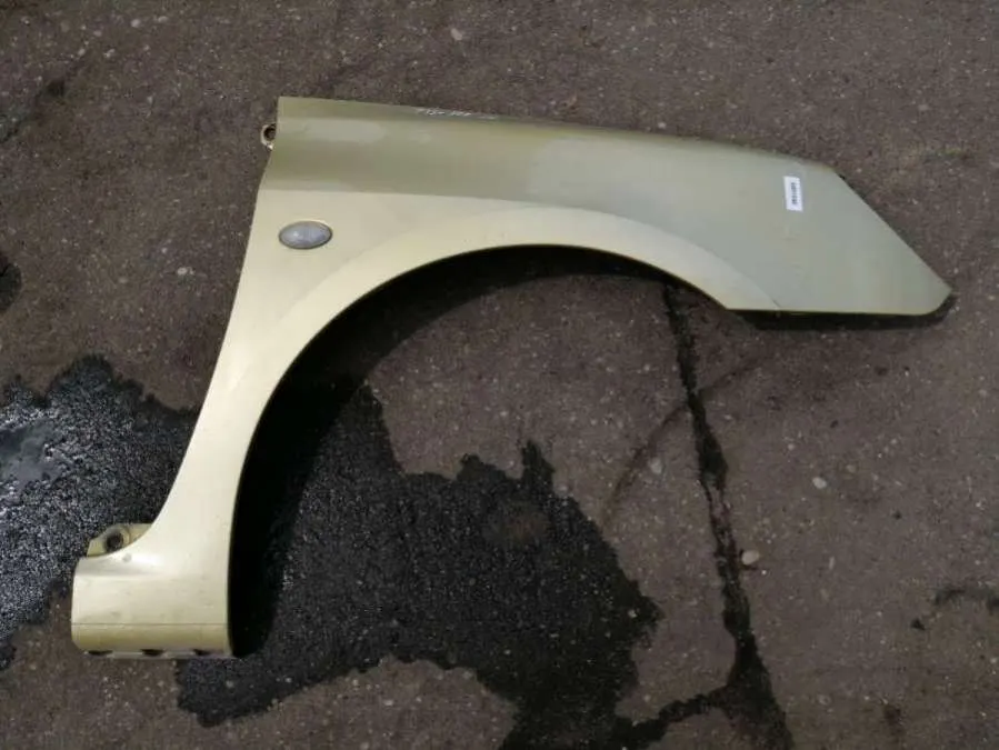 Крыло переднее правое Peugeot 307 1 поколение