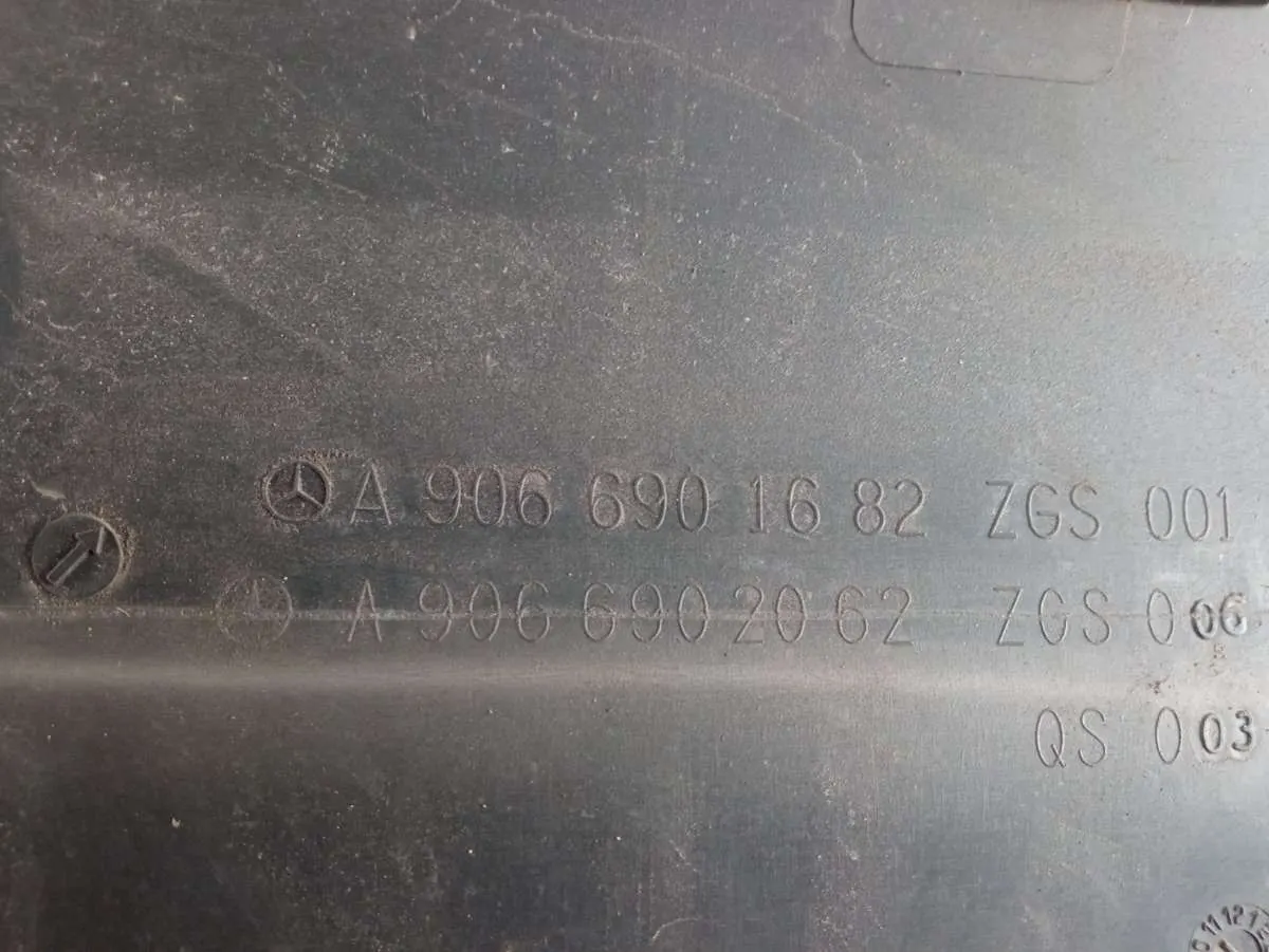 Накладка (молдинг) заднего правого крыла Mercedes-Benz Sprinter 9066901682 — фото 2