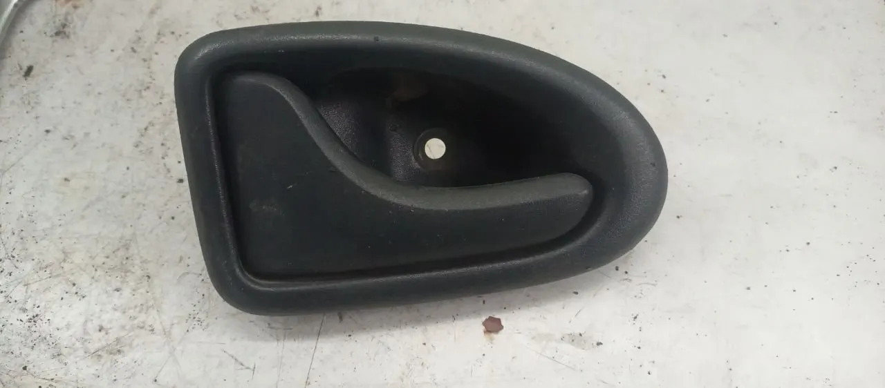 Ручка внутренняя передняя левая Renault Scenic 1 поколение