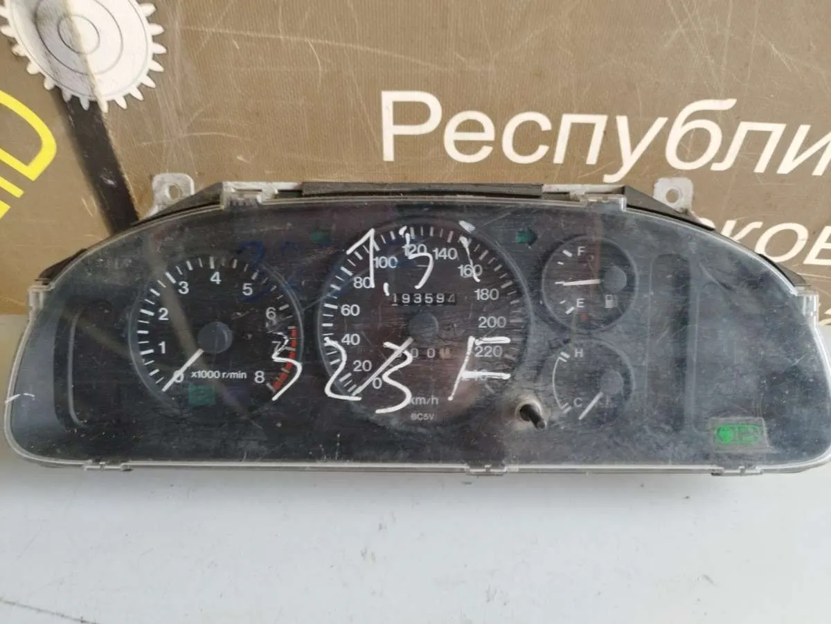 Щиток приборов (приборная панель) Mazda 323 5 поколение (BA)