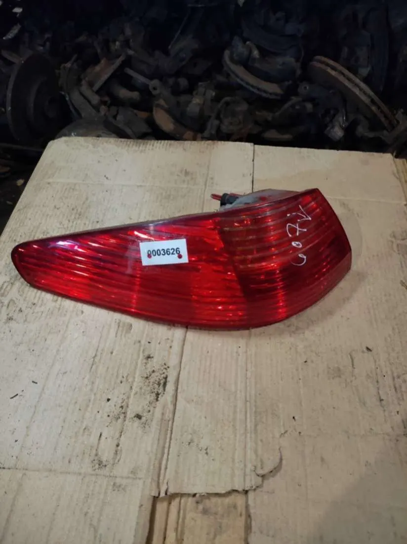Фонарь задний левый Peugeot 607 1 поколение