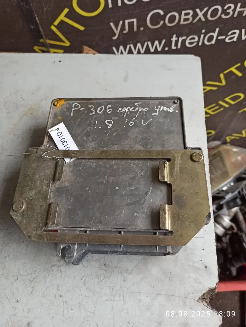 блок управления двигателем Peugeot 306 1 поколение [рестайлинг] 9640414780