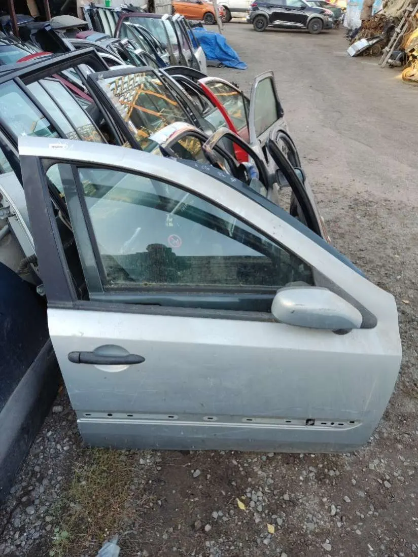 Дверь передняя правая Renault Laguna 2 поколение
