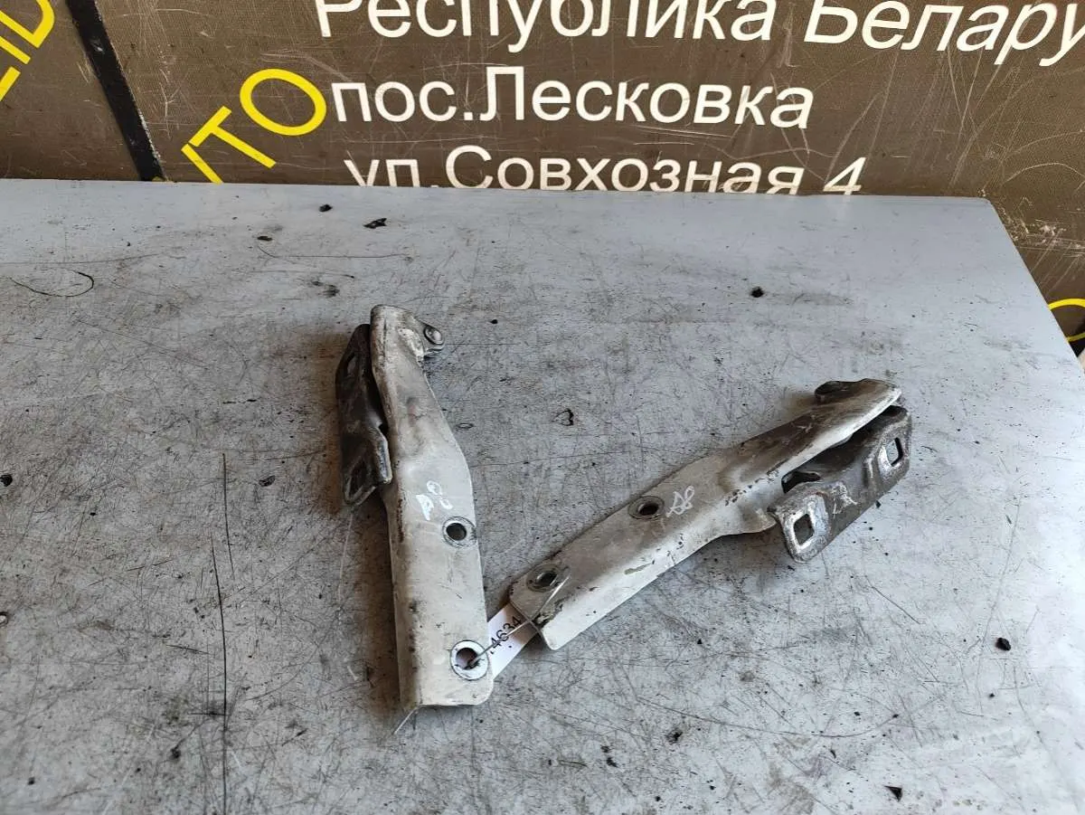 Петля капота левая Fiat Doblo 1 поколение