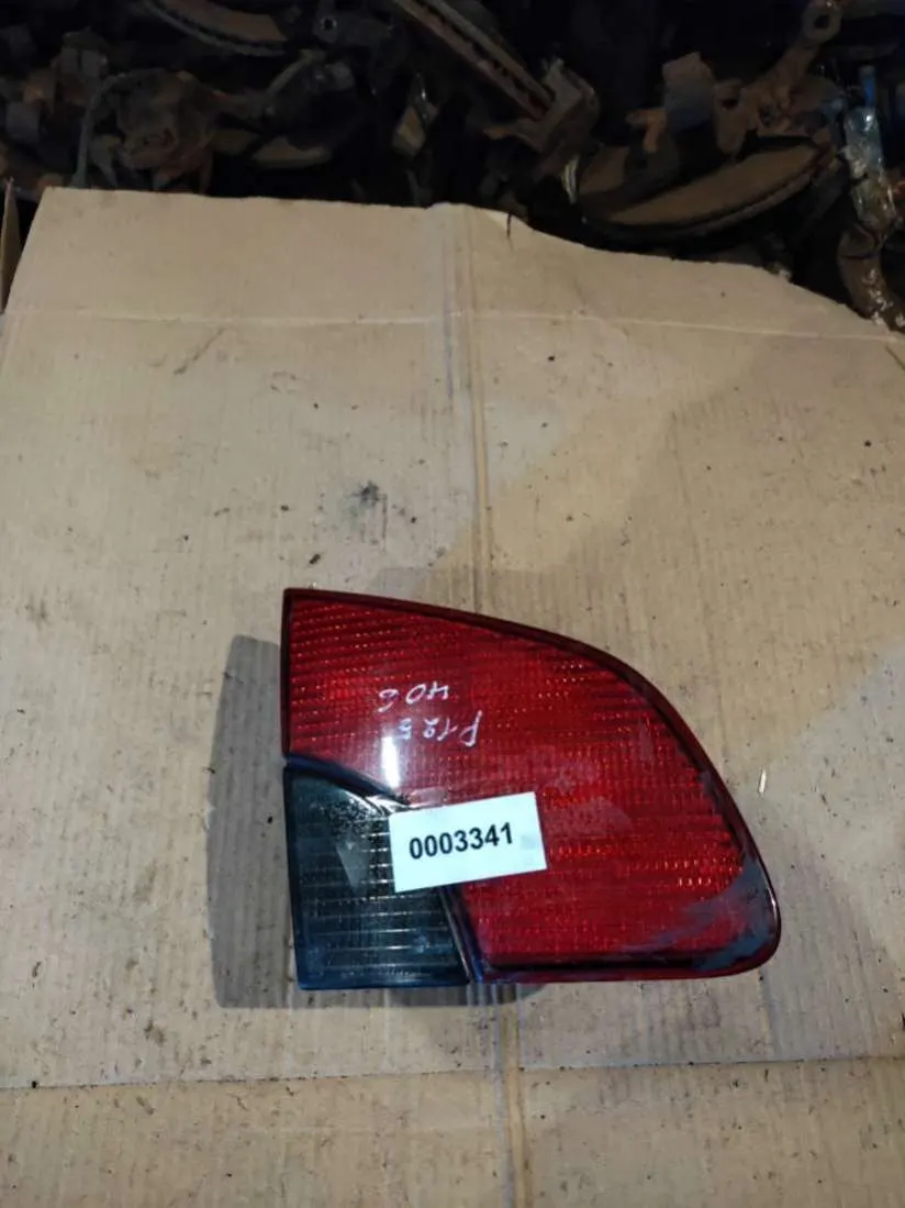 Фонарь крышки багажника левый Peugeot 406 1 поколение