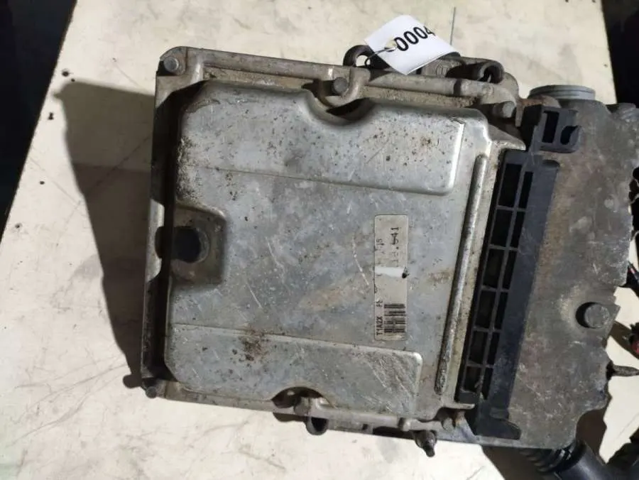 блок управления двигателем Peugeot 206 1 поколение 9637089980