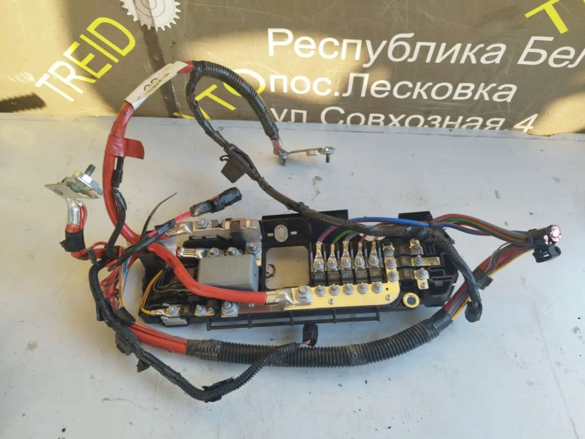 плюсовой провод аккумулятора Ford Transit