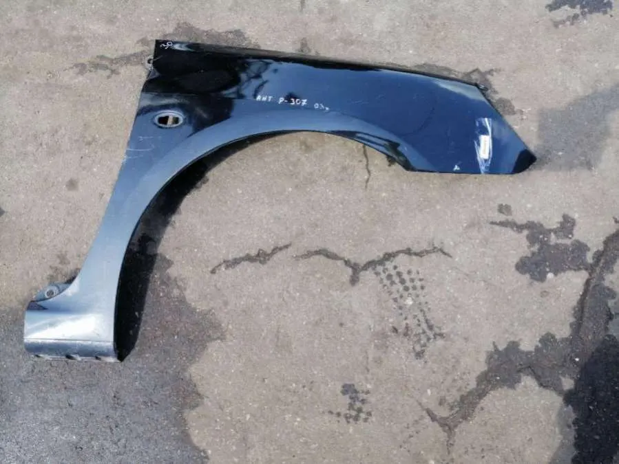 Крыло переднее правое Peugeot 307 1 поколение
