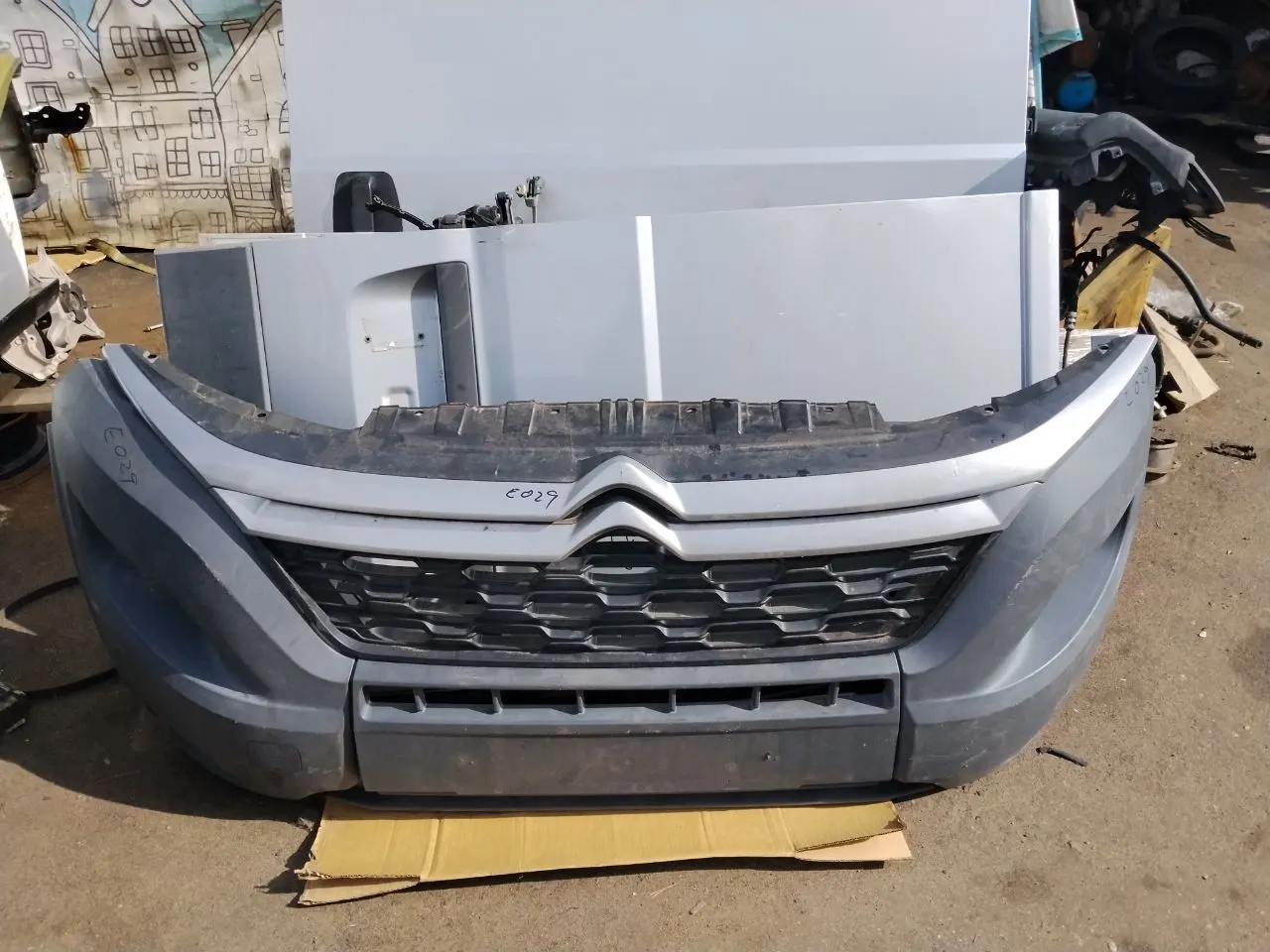 Заглушка (решетка) в бампер передний Citroen Jumper