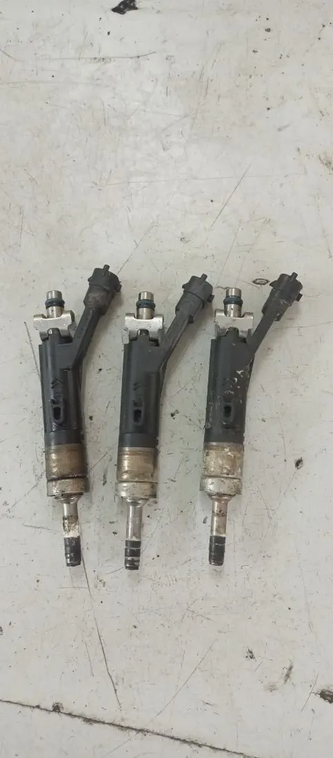 Форсунка бензиновая Peugeot 3008 2 поколение 9810335380