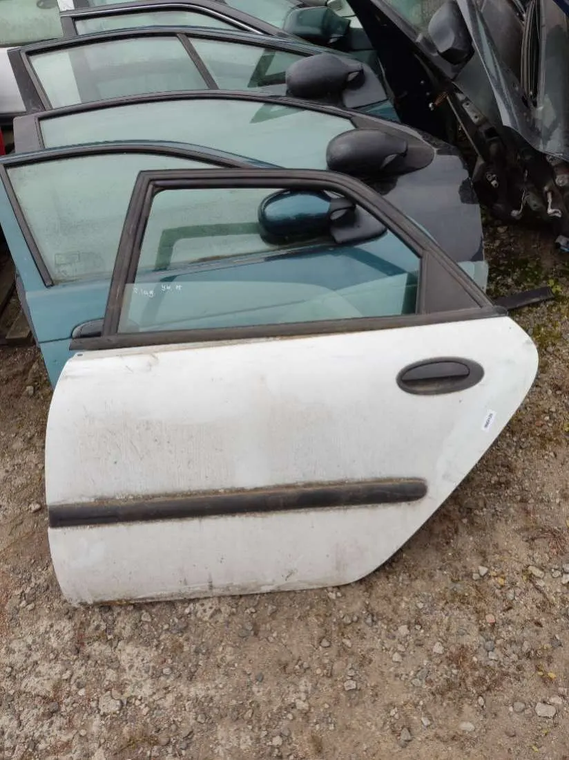 Дверь задняя левая Renault Laguna 1 поколение