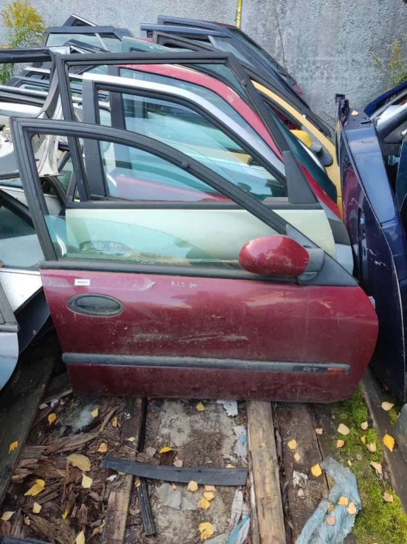 Дверь передняя правая Renault Laguna 1 поколение