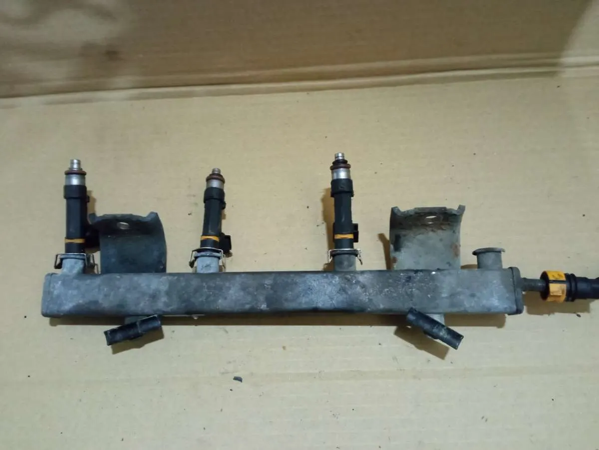 Форсунка бензиновая Mazda 3 BL 0258158103