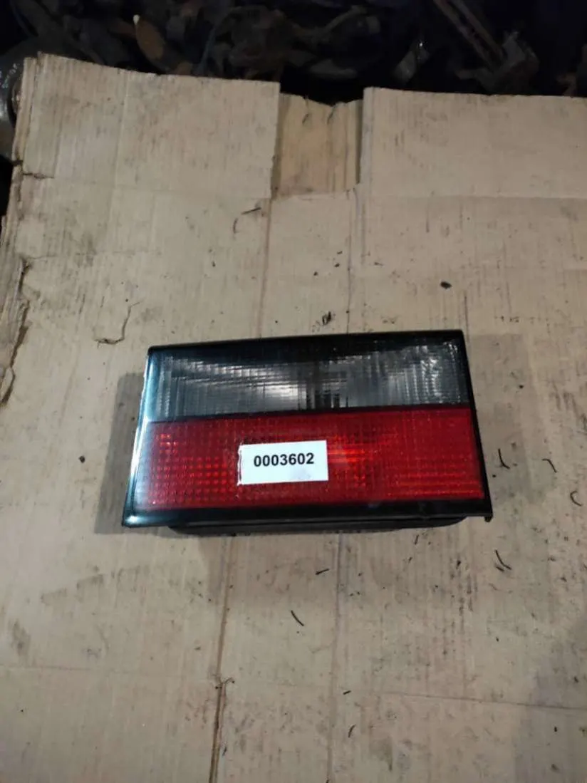Фонарь крышки багажника правый Citroen Xantia 1 поколение