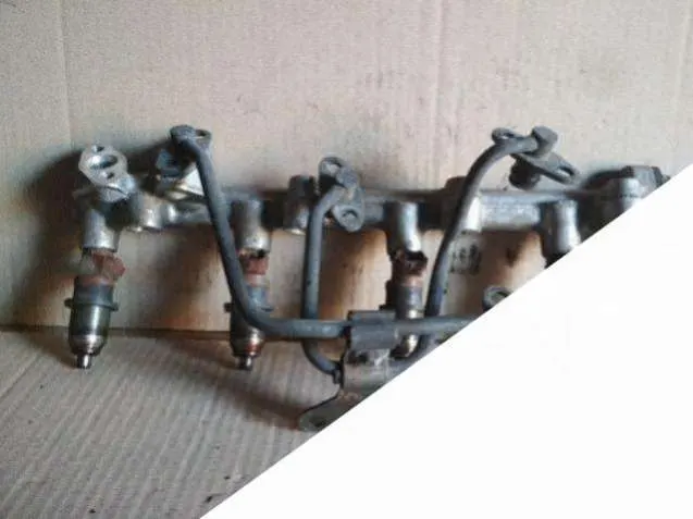 Форсунка бензиновая Mitsubishi Space Wagon 3 поколение E7T05072