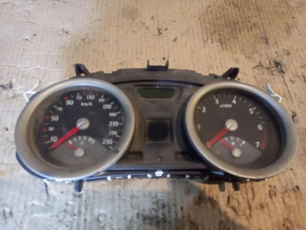 Щиток приборов (приборная панель) Renault Megane 2 поколение 8200306556
