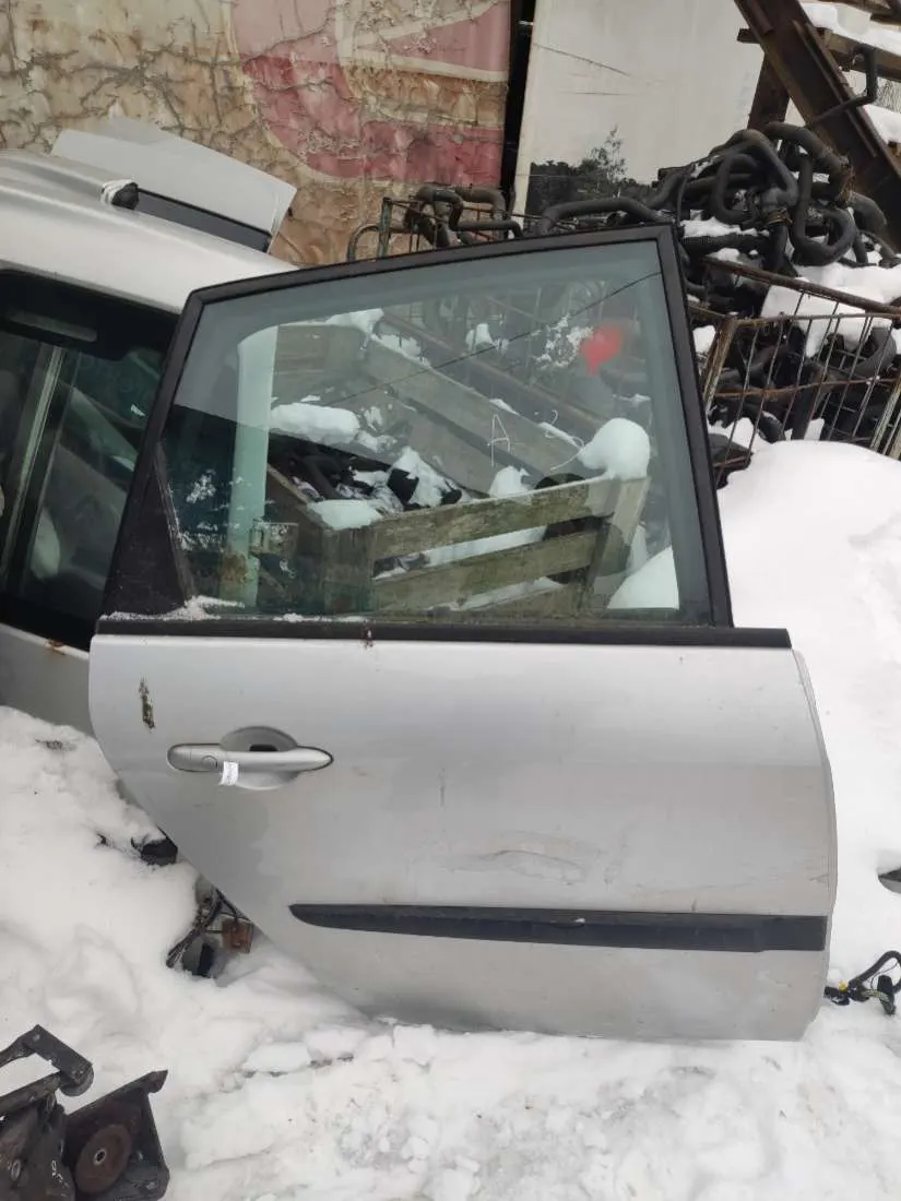 Дверь задняя правая Renault Scenic 2 поколение