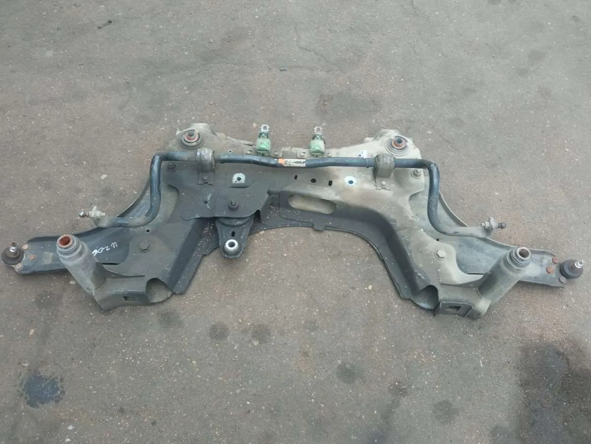 Балка подвески передняя (подрамник) Renault Scenic 3 поколение