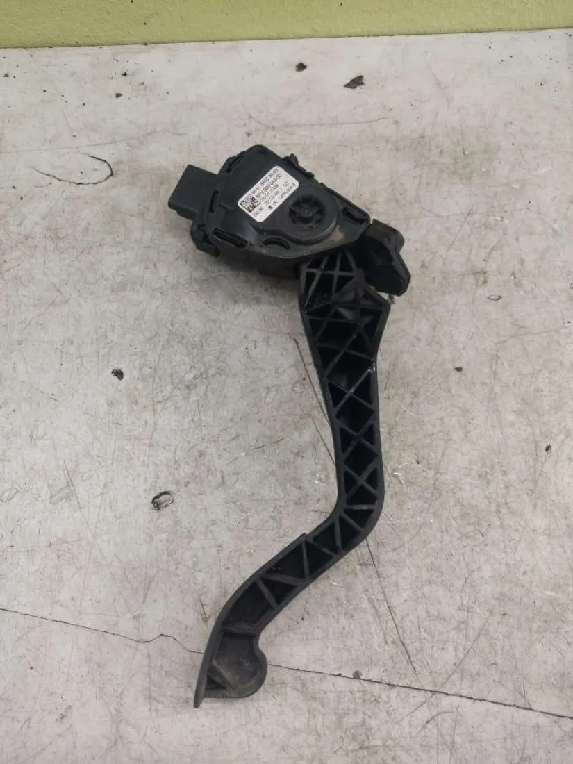 педаль газа Peugeot 308 T7 9681844003