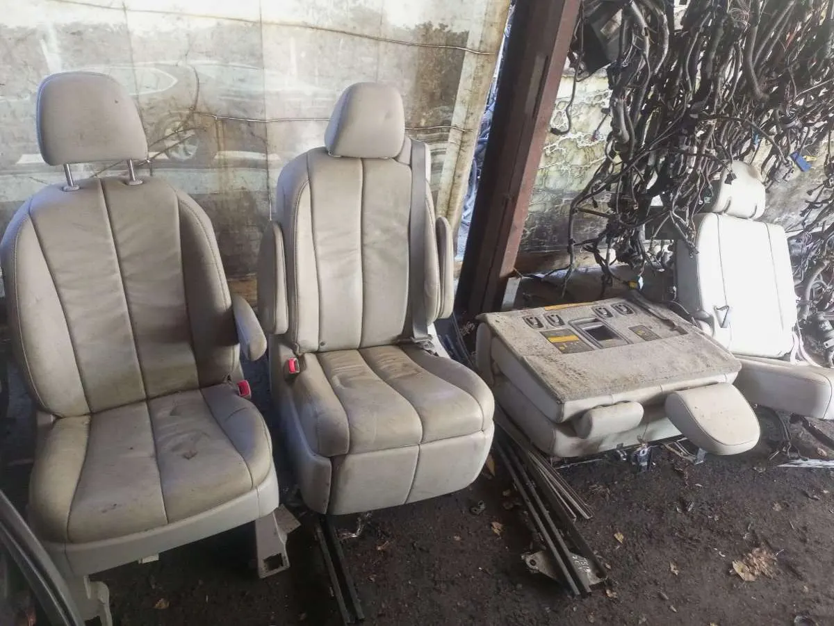 Салон (комплект сидений) Toyota Sienna 3 поколение