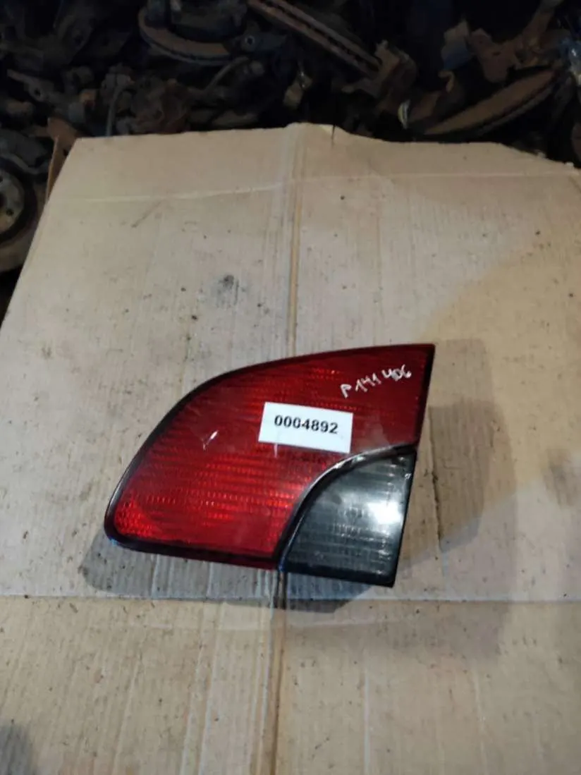 Фонарь крышки багажника правый Peugeot 406 1 поколение