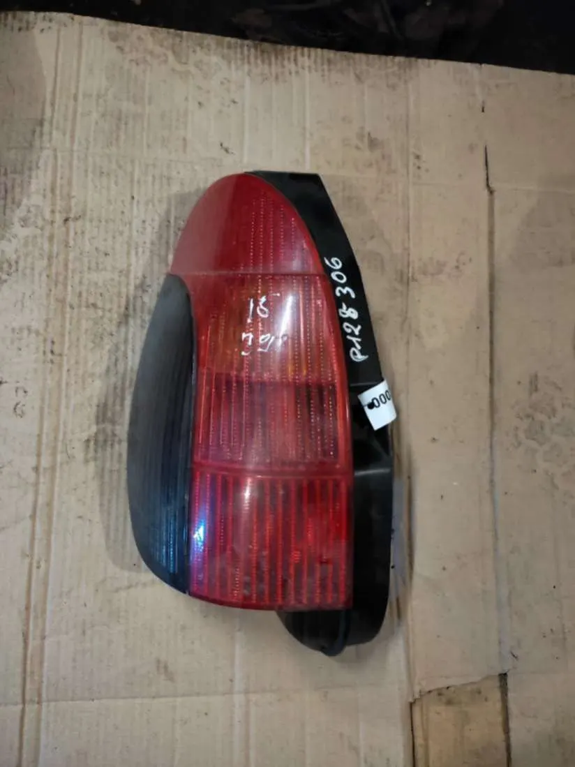 Фонарь задний левый Peugeot 306 1 поколение [рестайлинг]