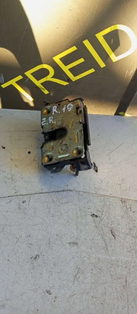 Замок двери задней правой Renault 19 2 поколение