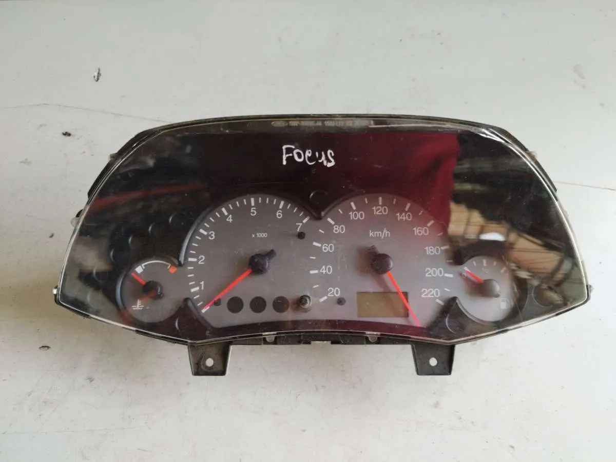 Щиток приборов (приборная панель) Ford Focus 1 поколение