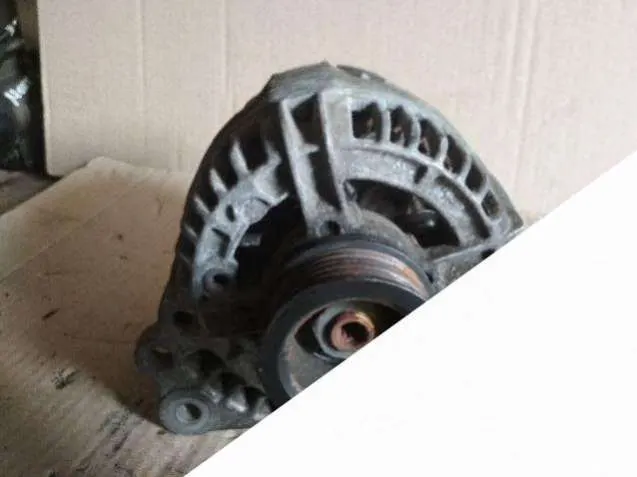 Болт генератора Volkswagen Golf 4 поколение