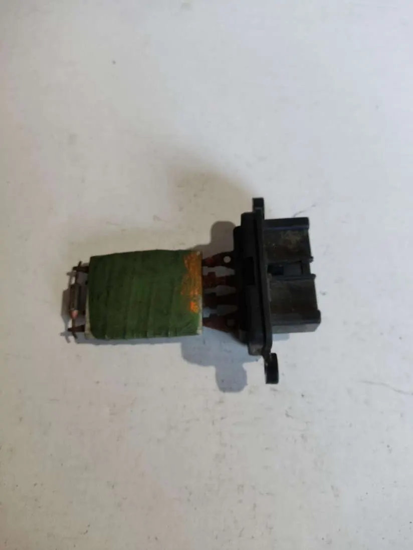 разъем на сопротивление печки Fiat Punto 2 поколение B837