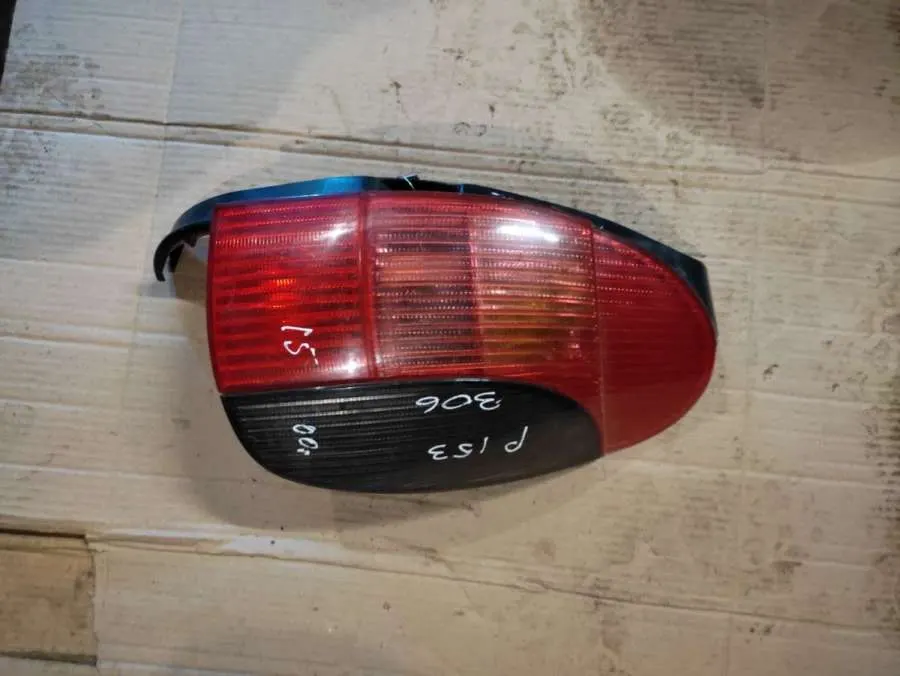 Фонарь задний правый Peugeot 306 1 поколение [рестайлинг]