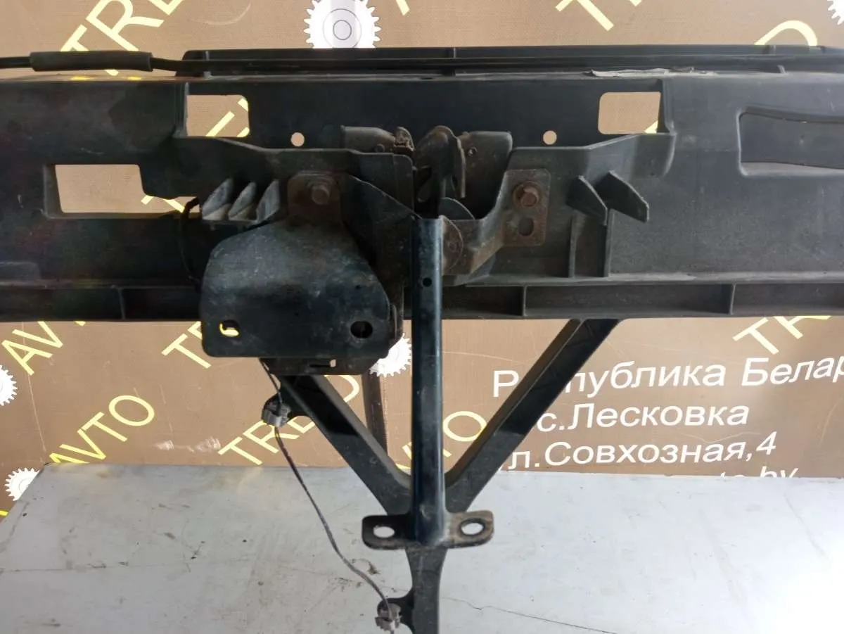 замок капота Mazda 5 1 поколение
