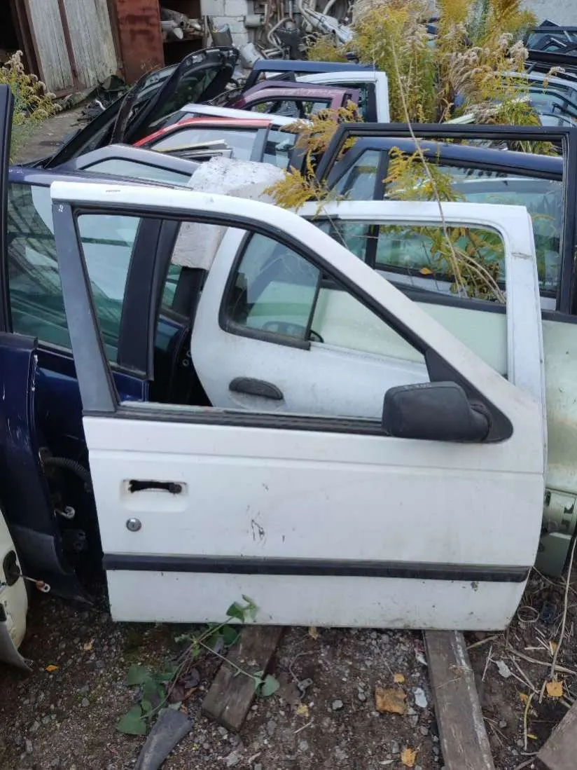 Дверь передняя правая Peugeot 405 1 поколение