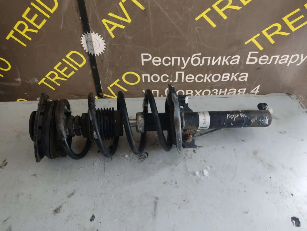 Стойка амортизатора переднего правого Renault Megane 2 поколение