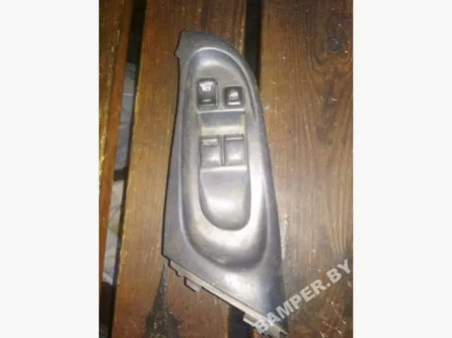 блок управления стеклоподъемниками Nissan Almera 2 поколение (N16)